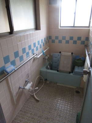 【浴室】 | 三種町森岳小狭間・中古土地建物5棟 | 建物3　ノスタルジックなお風呂です。