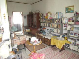 【その他】 | 三種町森岳小狭間・中古土地建物5棟 | 建物5　車庫内のフリースペースです。庭への動線もあります。