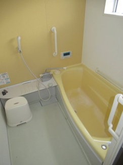 【浴室】 | 三種町森岳小狭間・中古土地建物5棟 | 建物1　1坪タイプのユニットバスです。