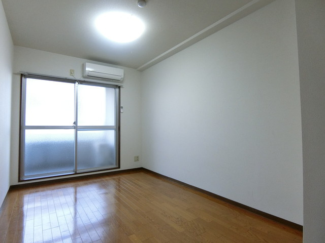 ベルフラワー御殿山の居間・リビング