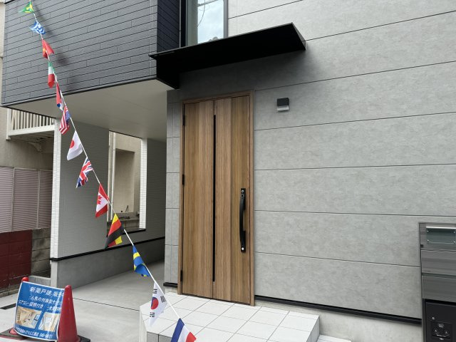 三郷市戸ヶ崎１丁目新築戸建【戸ヶ崎小学校：4分】のエントランス|エントランス・玄関ポーチ