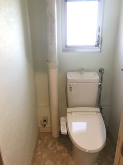 【トイレ】 | 市沢団地 | トイレに窓があり、空気の入れ替えもしやすいです。