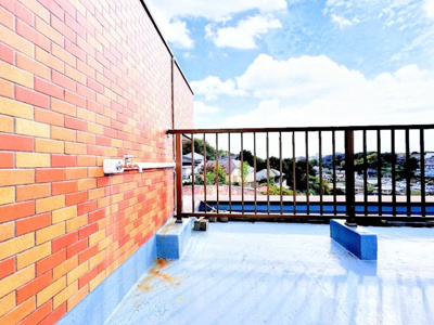 【その他共用部分】 | ◇◆百合ヶ丘城和ハイツ◆◇ | ◆広々としたルーフバルコニーには水栓を設置。植栽を植えたりお子様と遊んだ後にそのまま汚れを洗えたりと便利にご利用いただけるプライベート空間。