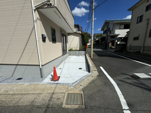 流山市西松ヶ丘１丁目新築戸建【東小学校：7分】の駐車場|駐車スペース完備