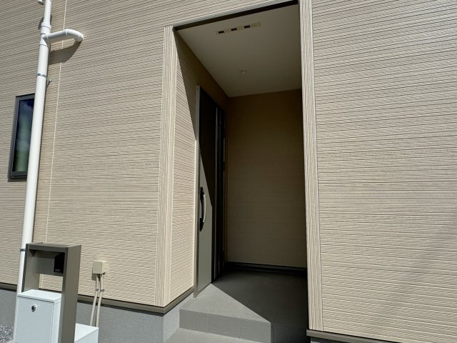流山市西松ヶ丘１丁目新築戸建【東小学校：7分】のエントランス|エントランス・玄関ポーチ