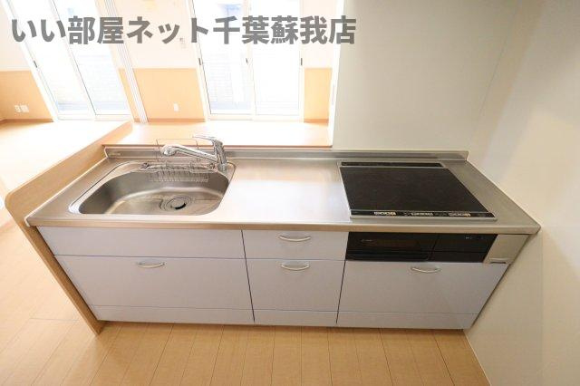 グリーンポートのキッチン|2面採光のお部屋です
