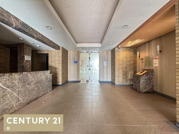 サーパス延時のエントランス