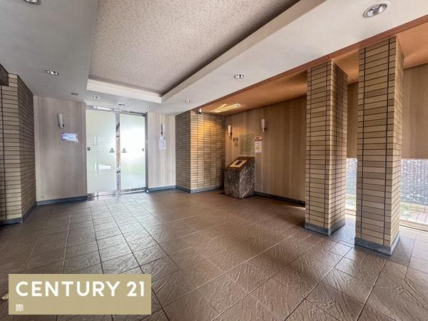 サーパス延時のエントランス