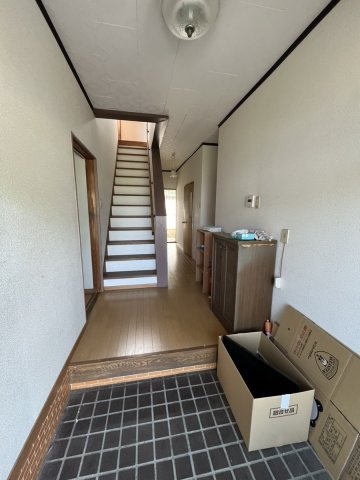 古閑中町戸建ての玄関