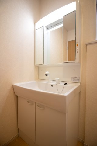 足利市元学町の中古一戸建の独立洗面台