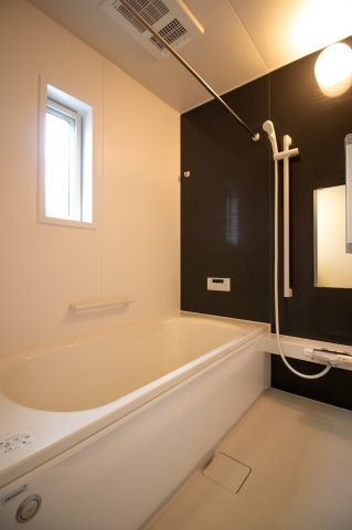 足利市元学町の中古一戸建の浴室