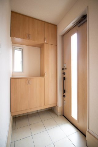 足利市元学町の中古一戸建の玄関