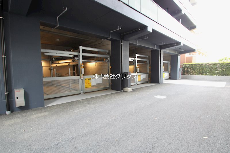 LEXE AZEST横濱関内の駐車場