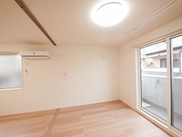 スリジエ新大宮の洋室|広々とした洋室です