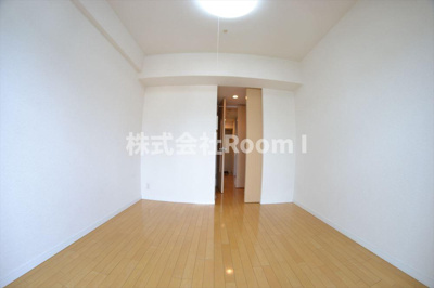 【居間・リビング】 | ユーレジデンス淀屋橋(旧ジュネーゼグラン淀屋橋) | こちらの居間で趣味の時間をお楽しみください