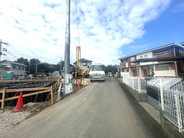 新築　北群馬郡吉岡町大久保第12　クレイドルガーデン　１号棟の前面道路含む現地写真|現地写真　北側接道幅員約4ｍ	