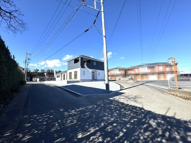新築　北群馬郡吉岡町大久保第12　クレイドルガーデン　2号棟の前面道路含む現地写真|現地写真　北側接道幅員約4ｍ　南側接道幅員約4.3ｍ		