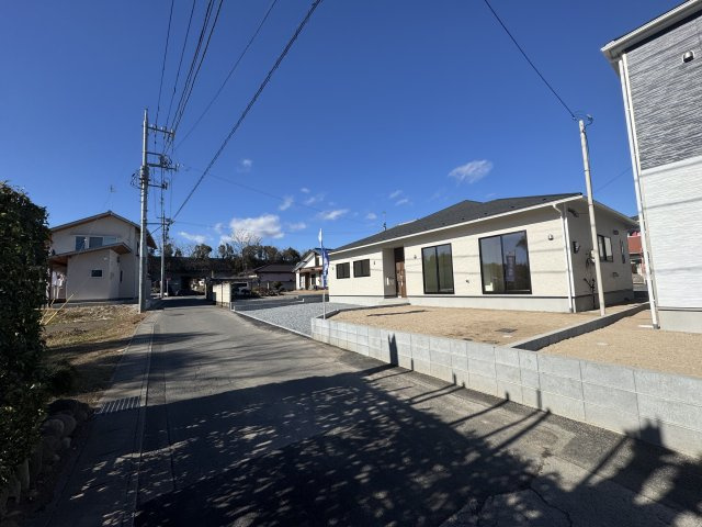 新築　北群馬郡吉岡町大久保第12　クレイドルガーデン　3号棟の前面道路含む現地写真|現地写真　南側接道幅員約4.3ｍ		