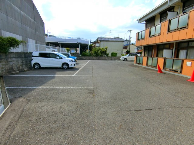 サンライズＡの駐車場