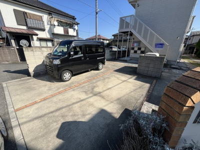 【駐車場】 | キャメル岩槻西町 | 駐車場に車を止められます