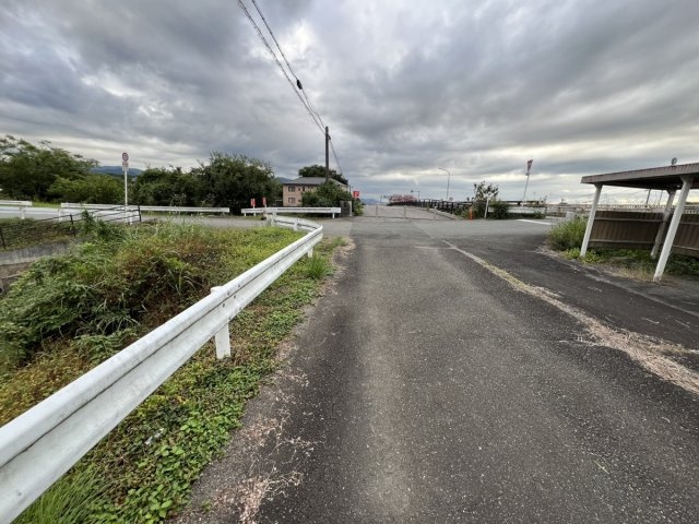 宇城市小川町西北小川  売土地の前面道路含む現地写真