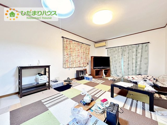 【居間・リビング】 | ひたちなか市後台　中古戸建 | リビングの大きな窓からは、暖かな日の光が降り注ぎます・・・