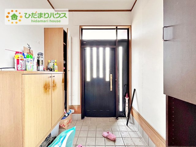 【玄関】 | ひたちなか市後台　中古戸建 | 玄関がひろいので親子で並んで仲良く靴が履けますね(^^)/