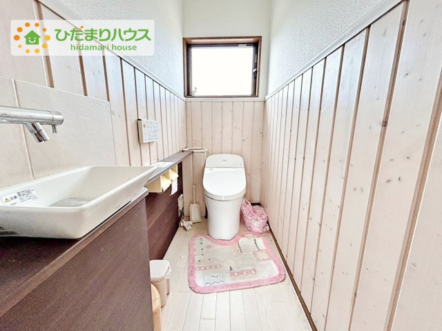 【トイレ】 | ひたちなか市後台　中古戸建 | 小窓が付いているので、トイレも明るい空間になっております♪