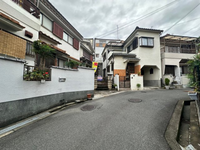 【前面道路含む現地写真】 | 羽曳野市東阪田　中古戸建