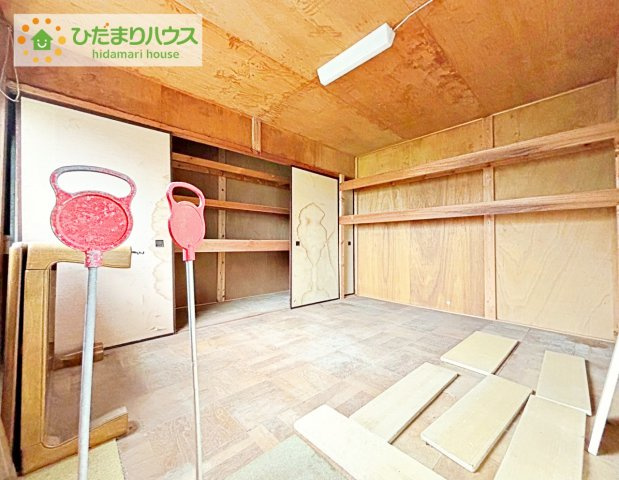 【その他】 | 那珂市菅谷　中古戸建 | 物置収納が充実！車のタイヤ収納も余裕のスペースです！