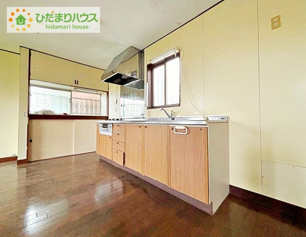 【キッチン】 | 那珂市菅谷　中古戸建 | キッチン収納充実！窓があるので空気の入れ替えもらくらく！