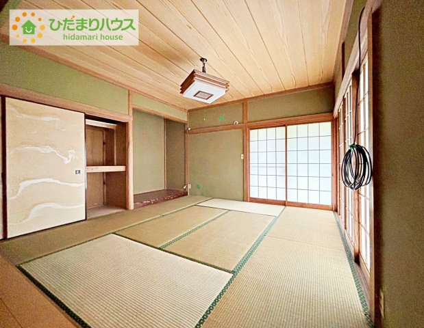 【和室】 | 那珂市菅谷　中古戸建 | 扉を閉じれば来客用のお部屋として。開いて広い空間を作れば、お子様の遊び部屋として使えます！