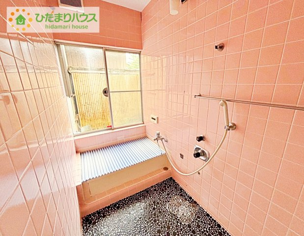 【浴室】 | 那珂市菅谷　中古戸建 | 窓付きのお風呂！湿気対策にもなりますね！