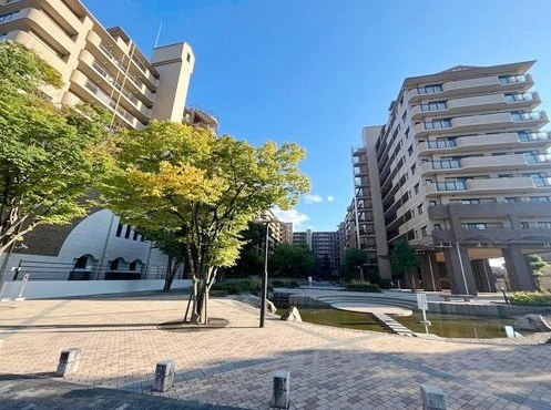 中・ファミールガーデン二条城駅前西棟の外観