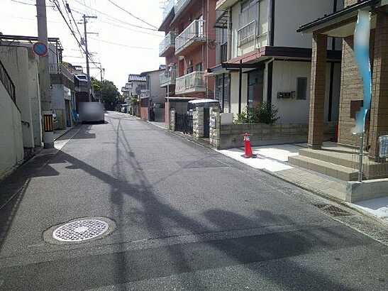 【前面道路含む現地写真】