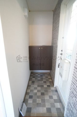 モーツァルト南笹原の玄関