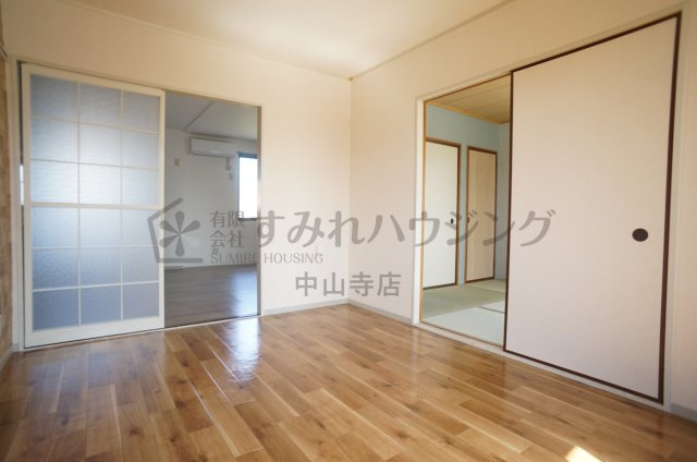 モーツァルト南笹原の洋室