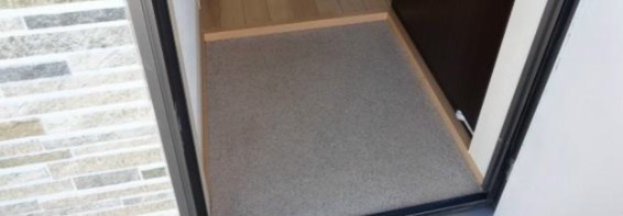 トモズハウスの玄関