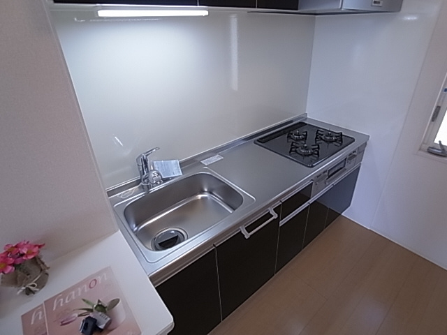 神戸市須磨区潮見台町５丁目のアパートのキッチン|システムキッチン（ガス３口）