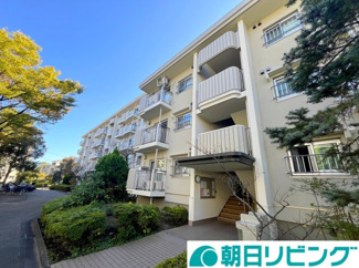 【外観】 | 手入れが行き届いた植栽と清潔感のある外観！エステート貝取のご紹介です！