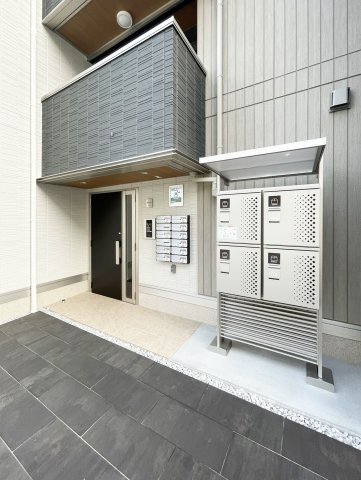 徳島市八万町法花のアパートのエントランス