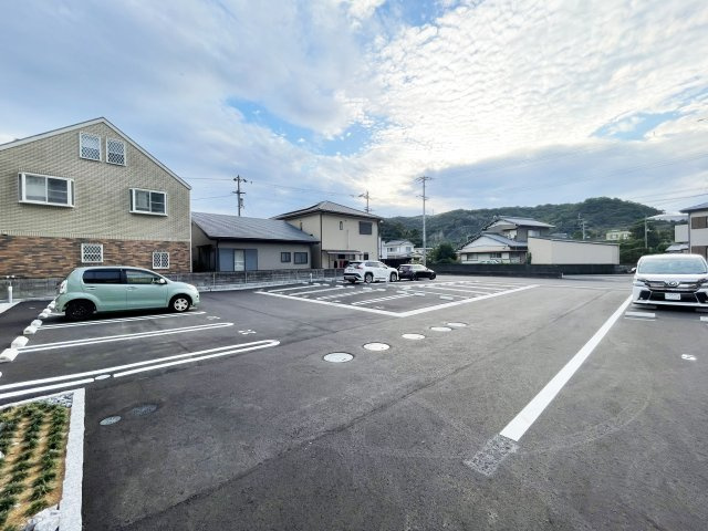 徳島市八万町法花のアパートの駐車場