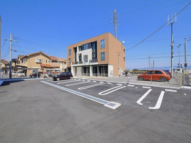 フュルネの駐車場|駐車スペースもあります