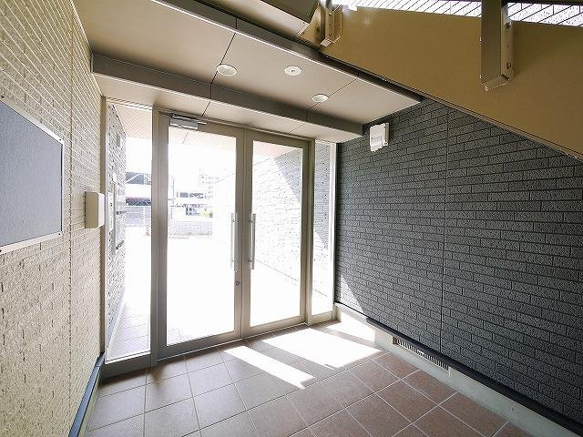 フュルネのエントランス|清潔なエントランスです