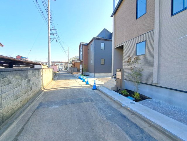 月々８万円台～　新築戸建　川越市宮元町の前面道路含む現地写真|北側 4.0ｍ公道