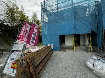 【外観】 | 大府市追分町　第１　全２棟 | 撮影
社長の村田です！
自らプレイヤーとして営業しています
長年の経験と実績から皆様により良いマイホーム購入のご提案をいたします。
住宅ローンの不安や購入後の不安等何でもご相談ください。