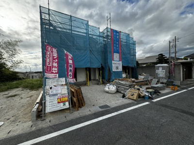 【外観】 | 大府市追分町　第１　全２棟 | 撮影
社長の村田です！
自らプレイヤーとして営業しています
長年の経験と実績から皆様により良いマイホーム購入のご提案をいたします。
住宅ローンの不安や購入後の不安等何でもご相談ください。