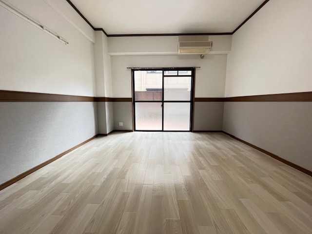 スプルース泉ヶ丘Ⅱの居間・リビング