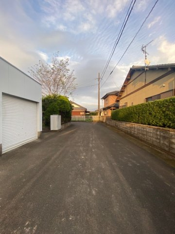 都城市高城町大井手の売地の前面道路含む現地写真