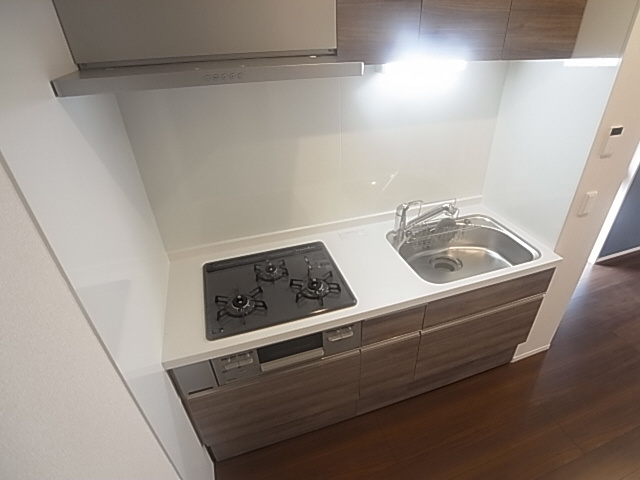 神戸市兵庫区荒田町３丁目のアパートのキッチン|システムキッチン（ガス3口）
